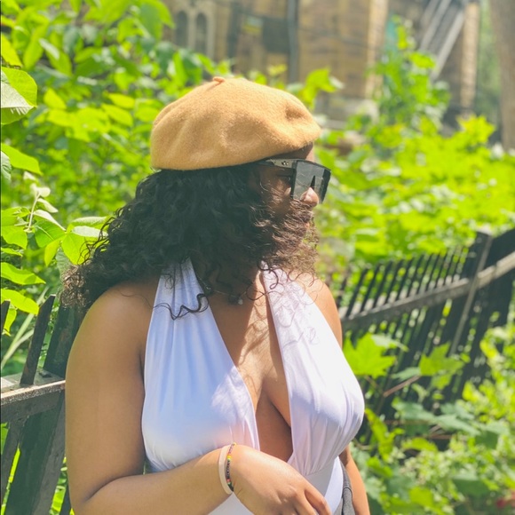 Meet your Posher, Josiane - Picture 1 of 1